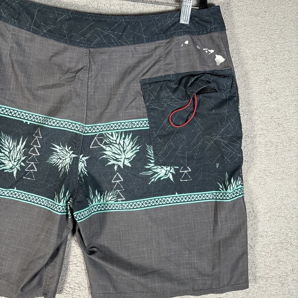 Quiksilver Highline SurfSilk‎ Mens Board Shorts Gray Pineapple Print Size 38